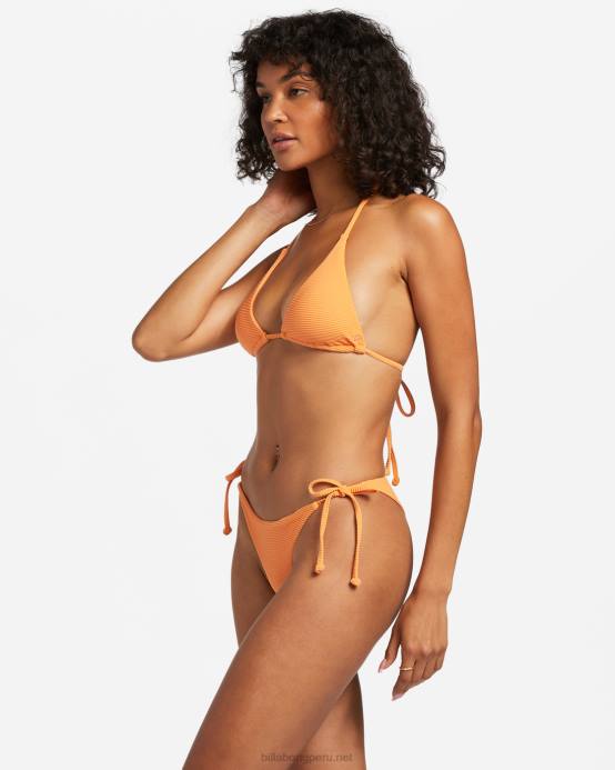 mujer piel de naranja Billabong top de bikini tanlines con varios triángulos 04LD1214
