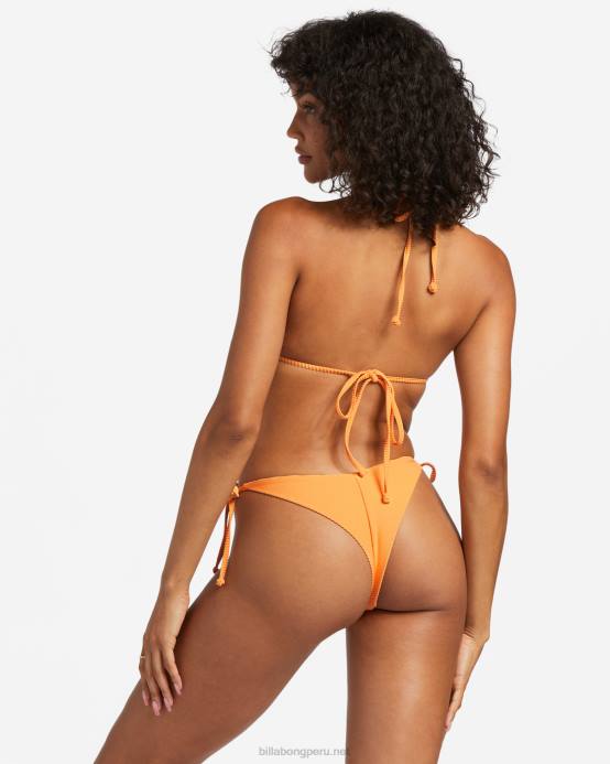mujer piel de naranja Billabong top de bikini tanlines con varios triángulos 04LD1214