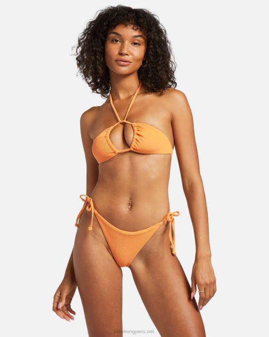 mujer piel de naranja Billabong top de bikini tanlines con varios triángulos 04LD1214