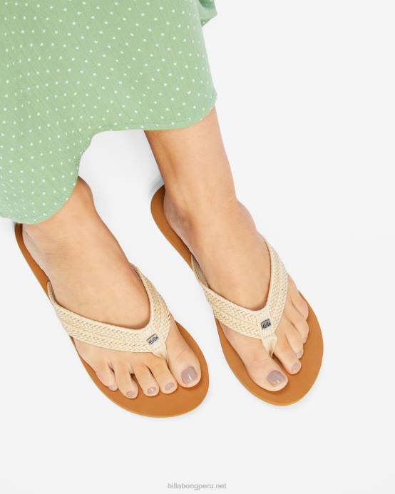 mujer gorra blanca Billabong sandalias kai trenzadas 04LD2493